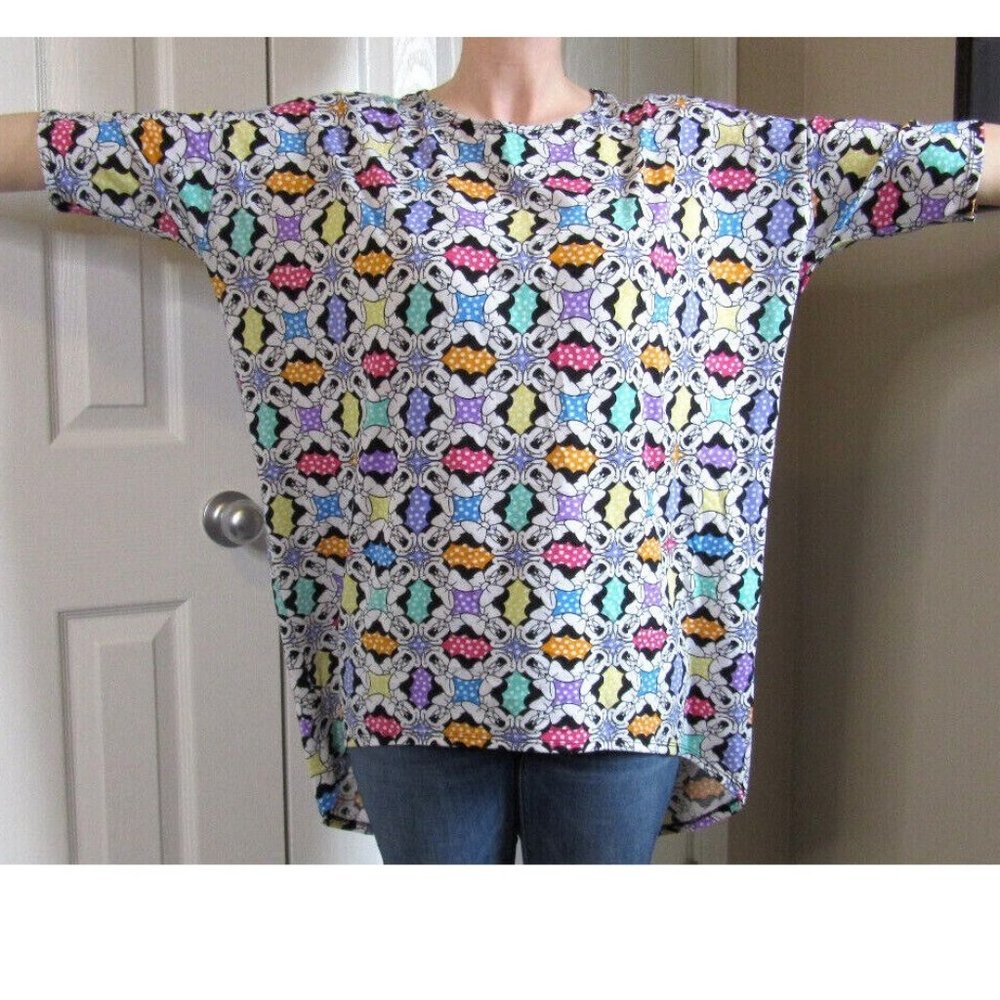 LuLaRoe Disney Minnie Mouse Top Tunic Dolman Blouse Nurse Shirt Colorful Size M - Picture 4 of 10